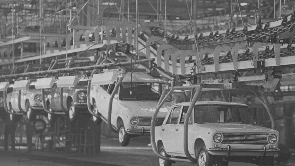 Обычный рабочий день на заводе ВАЗ-2101