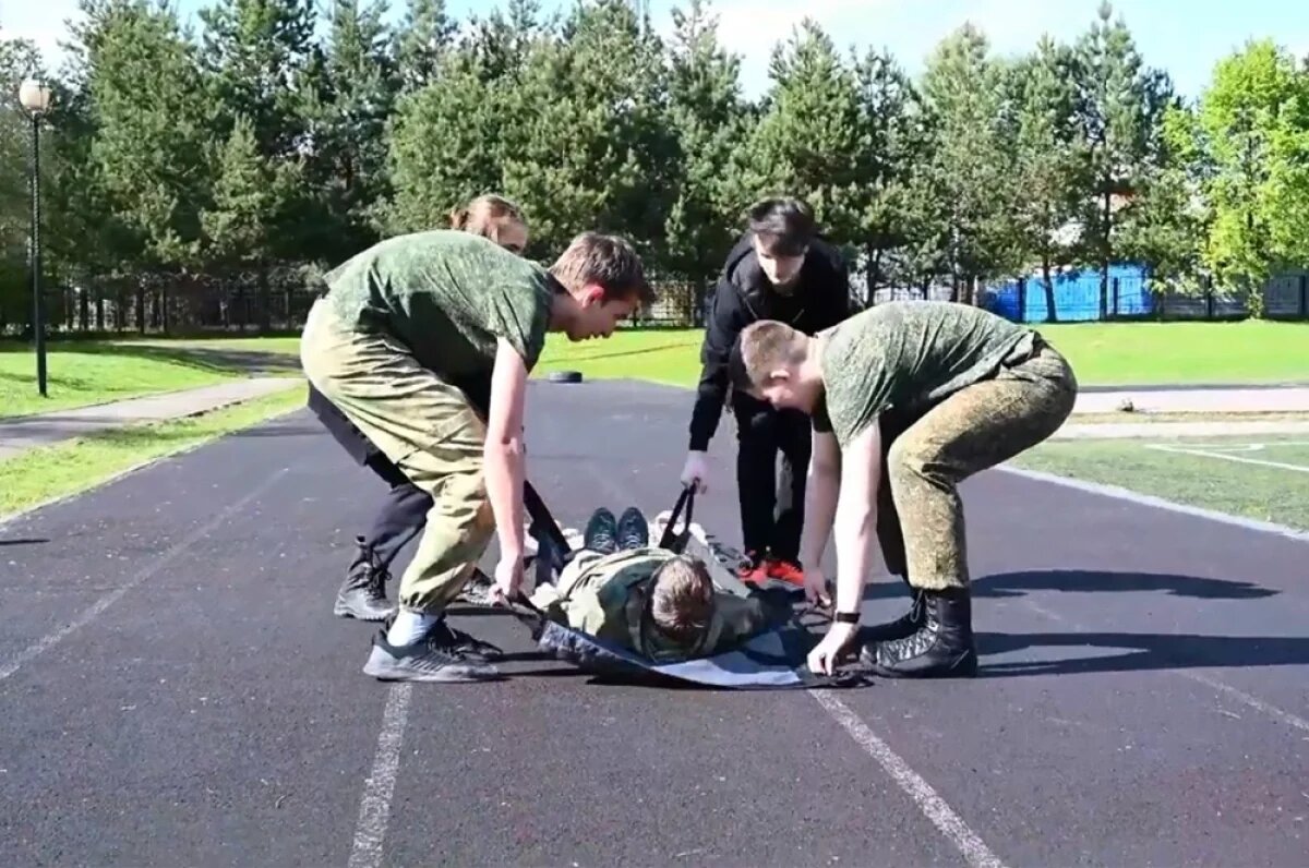    В лагере «Жуков» дети будут осваивать инженерную подготовку, а также навыки первой медицинской помощи и спортивное ориентирование.