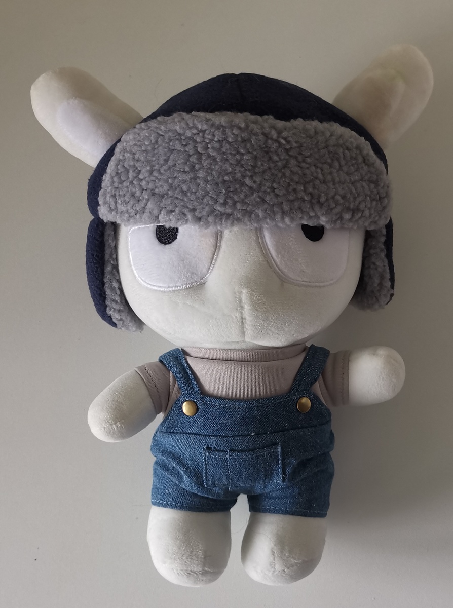 Заяц в шапке