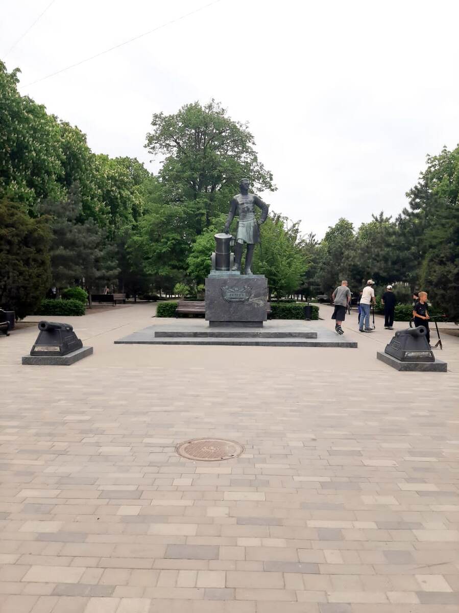 Памятник Петру I