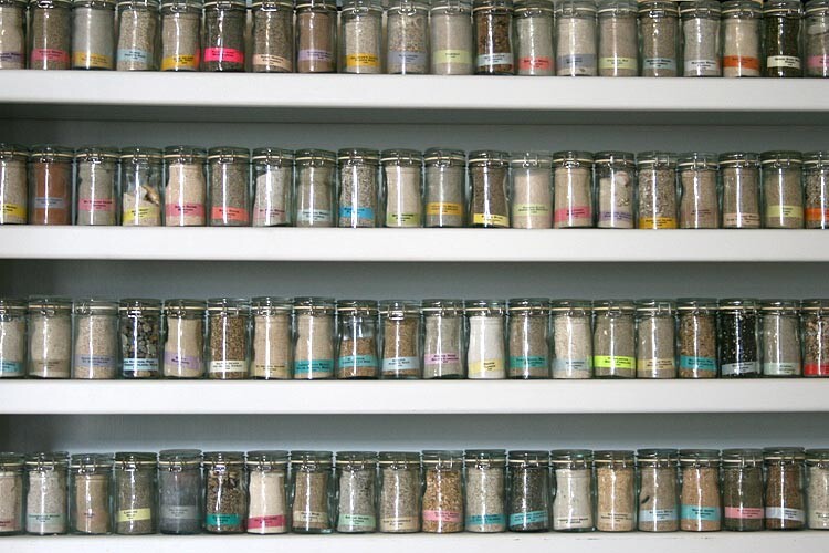 Большая коллекция песка. Не моя, к сожалению. Хотя, думаю, что у меня была бы не меньше! Фото с сайта https://forum.awd.ru/