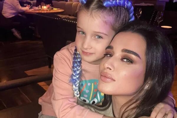    Ксения Бородина с дочкой Теоной, фото: соцсети