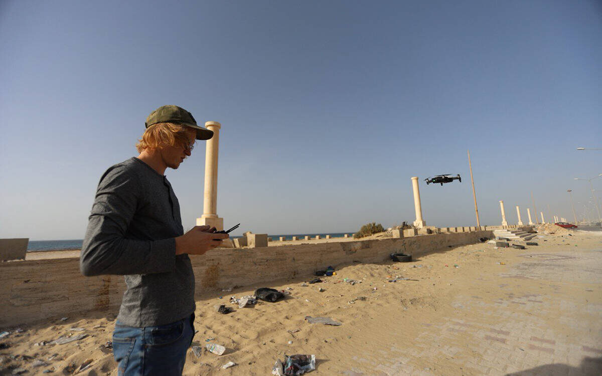 В 2019 году Александр Яремчук впервые отправился в командировку в Сирию в качестве фотографа-оператора. С этой поездки и начался его путь военкора