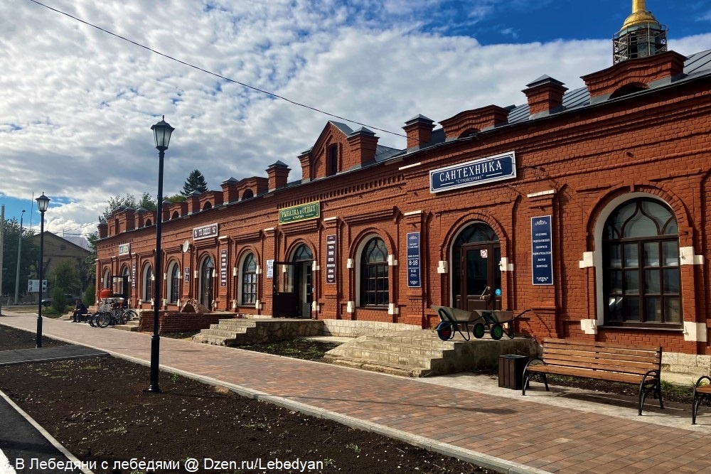 Торговые ряды. Юго-западный корпус. Почтовая улица в г.Лебедяни. 2024 г.