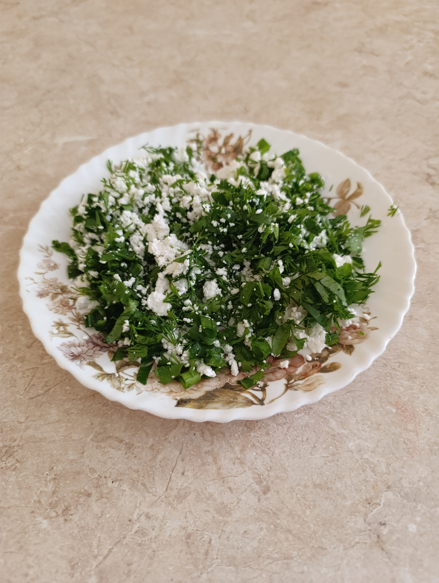 Личное фото автора. Мой ужин: творог+зелень.