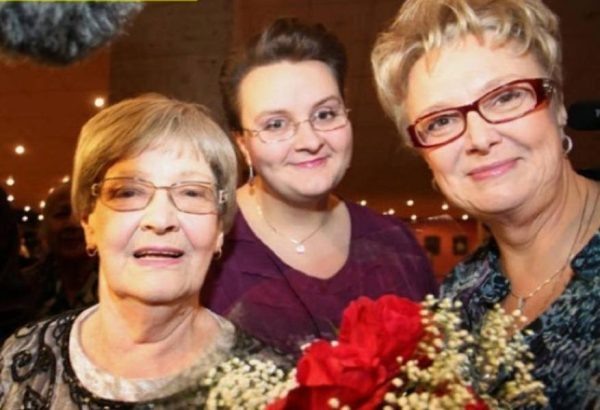    Нина Гребешкова с дочкой и внучкой, фото: соцсети