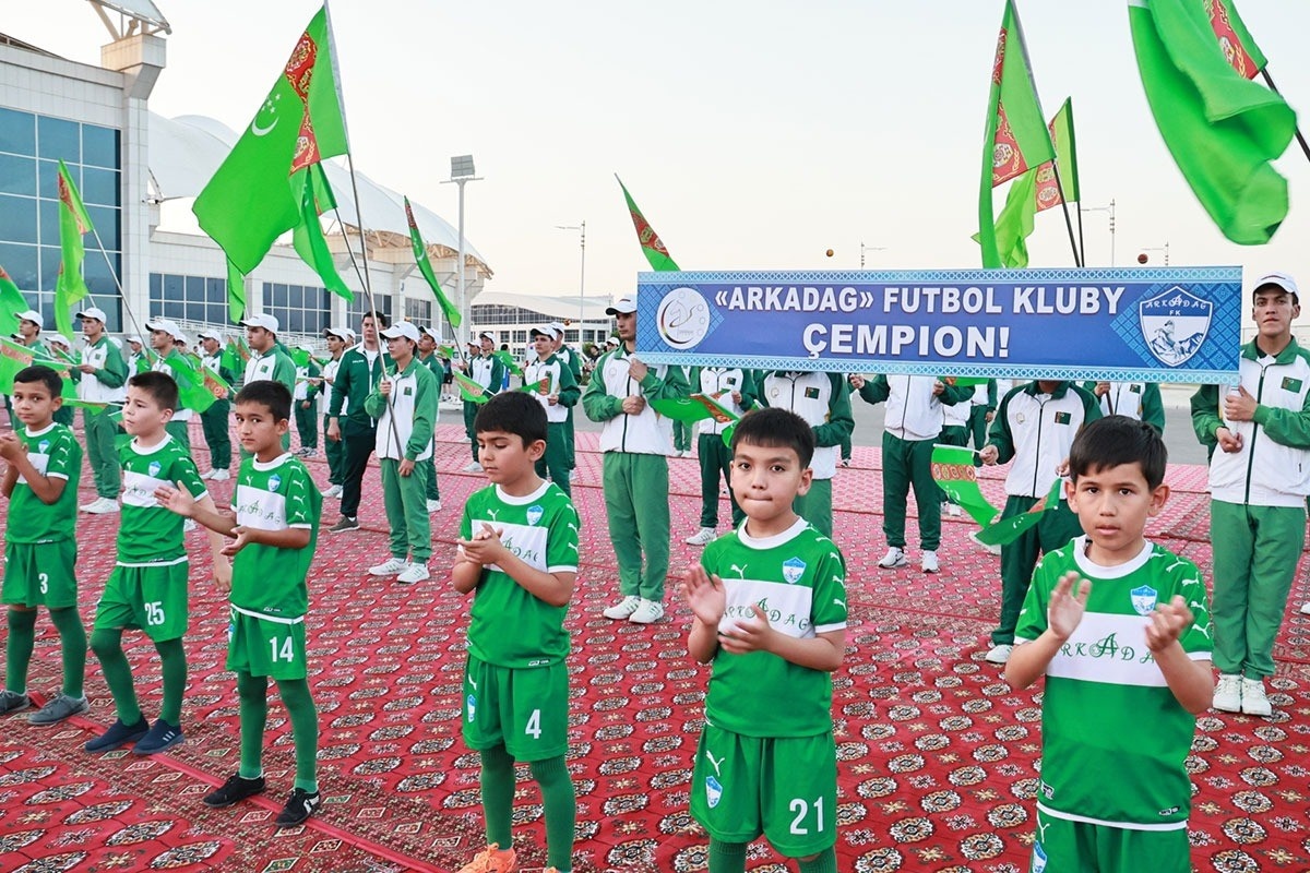 Чествование команды Arkadag, 12 мая, 2025 г., г. Аркадаг, Туркменистан (Фото: TDH)