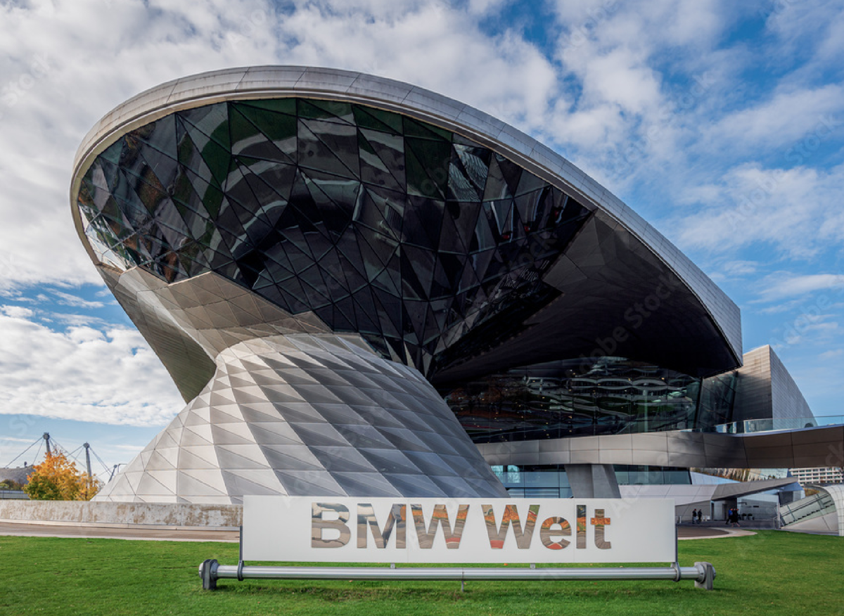 Здание завода BMW в Лейпциге 