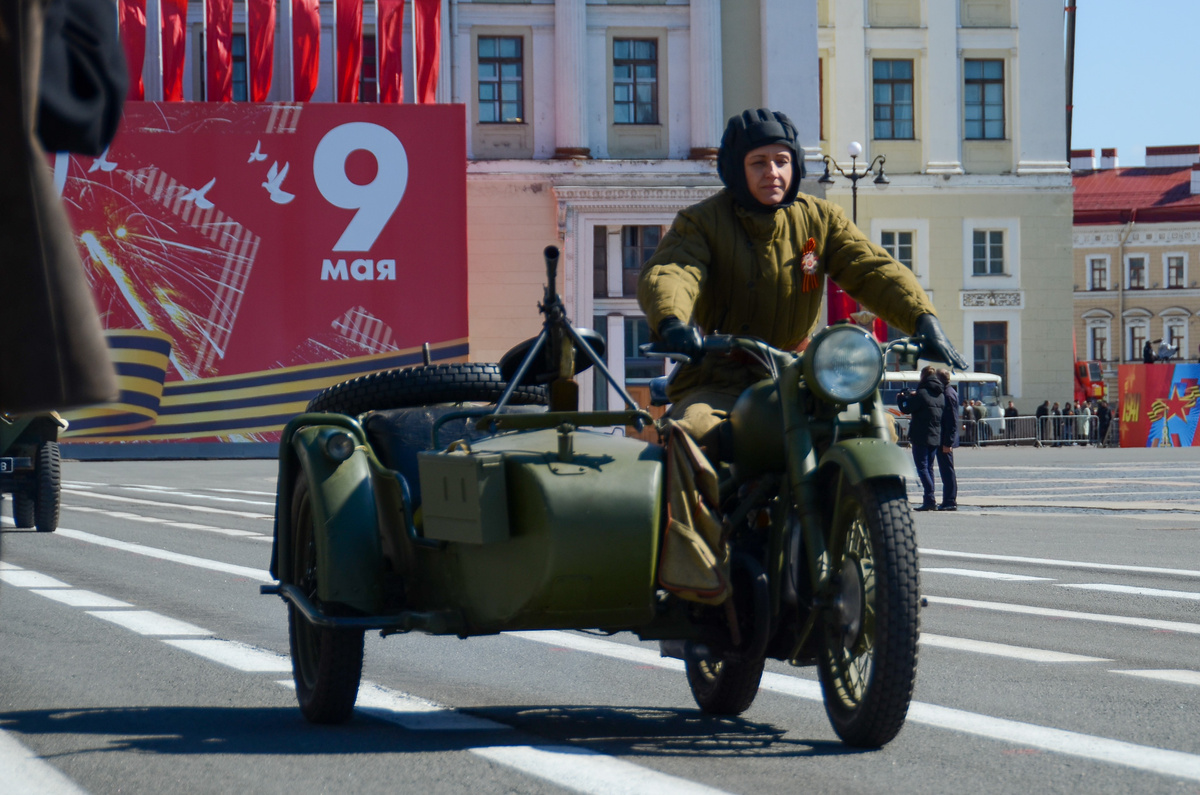 Скандал произошел на праздничном автопробеге в Сургуте.  Фото: Фото: ФедералПресс / Татьяна Буторина