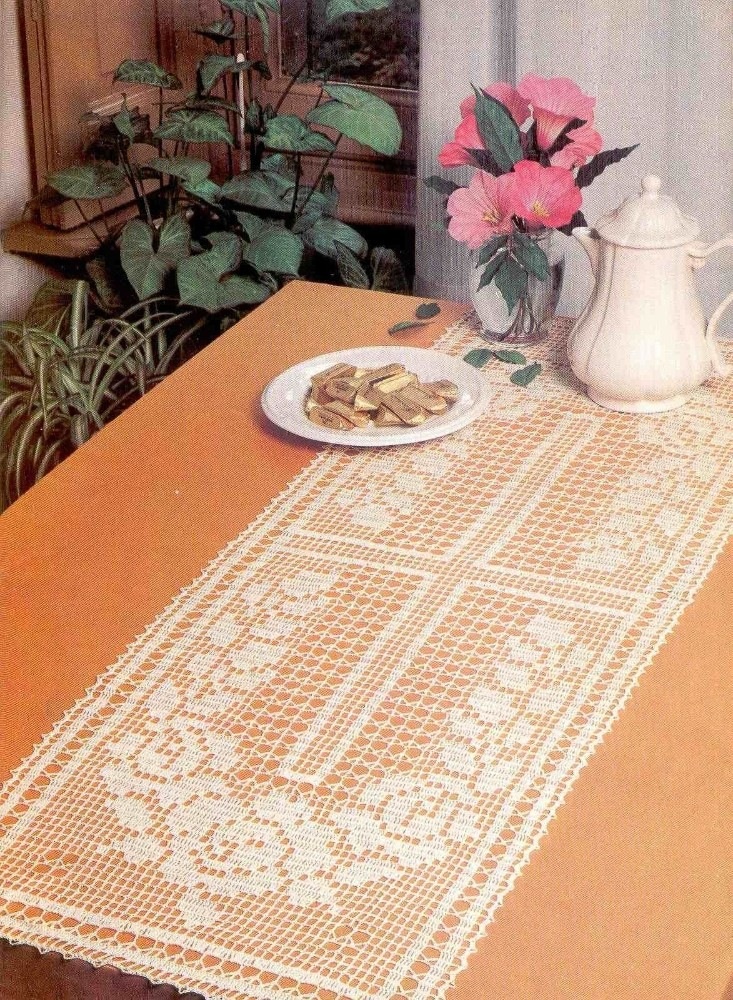 Кружевная дорожка на стол