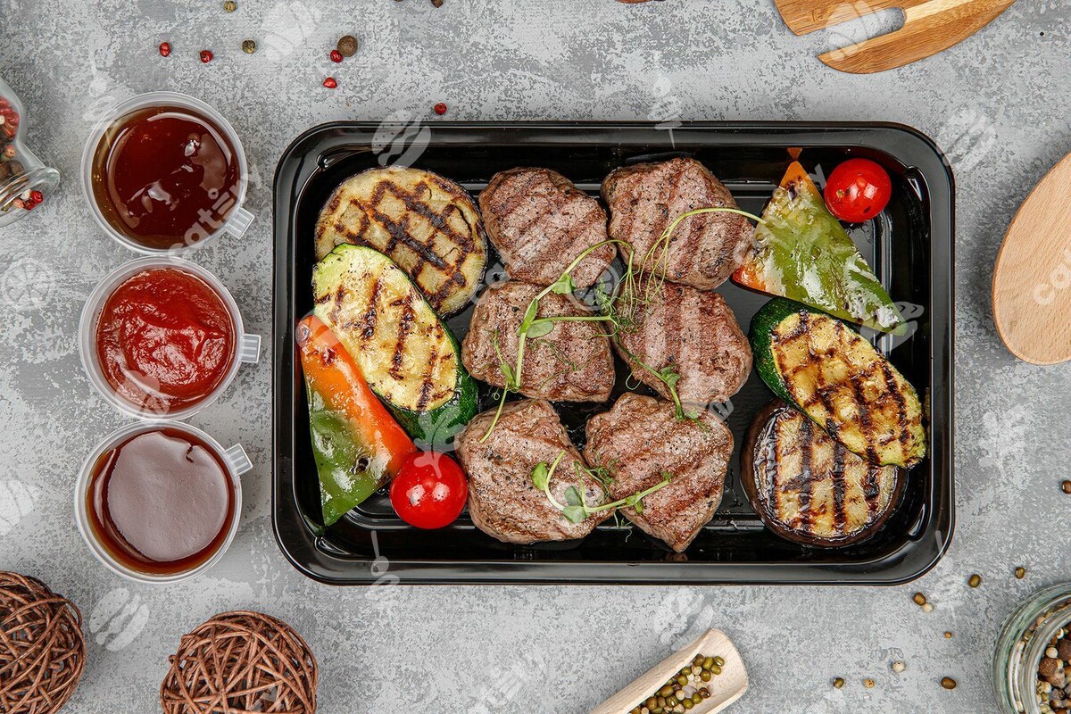 Говяжьи медальоны с овощами гриль от Family Catering за 3 350 ₽