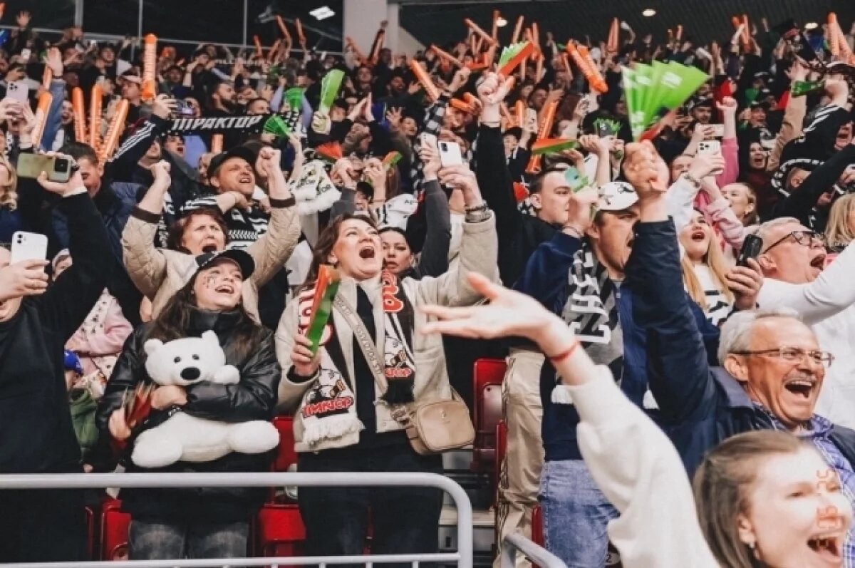    Фанатские кричалки усиливают накал страстей и толкают хоккеистов к победе