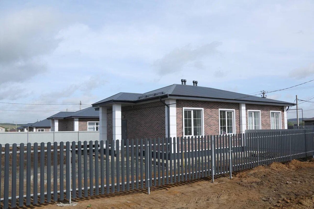    Глава Минстроя РФ Ирек Файзуллин проверяет в Орске дома для пострадавших от паводка Андрей Севостьянов