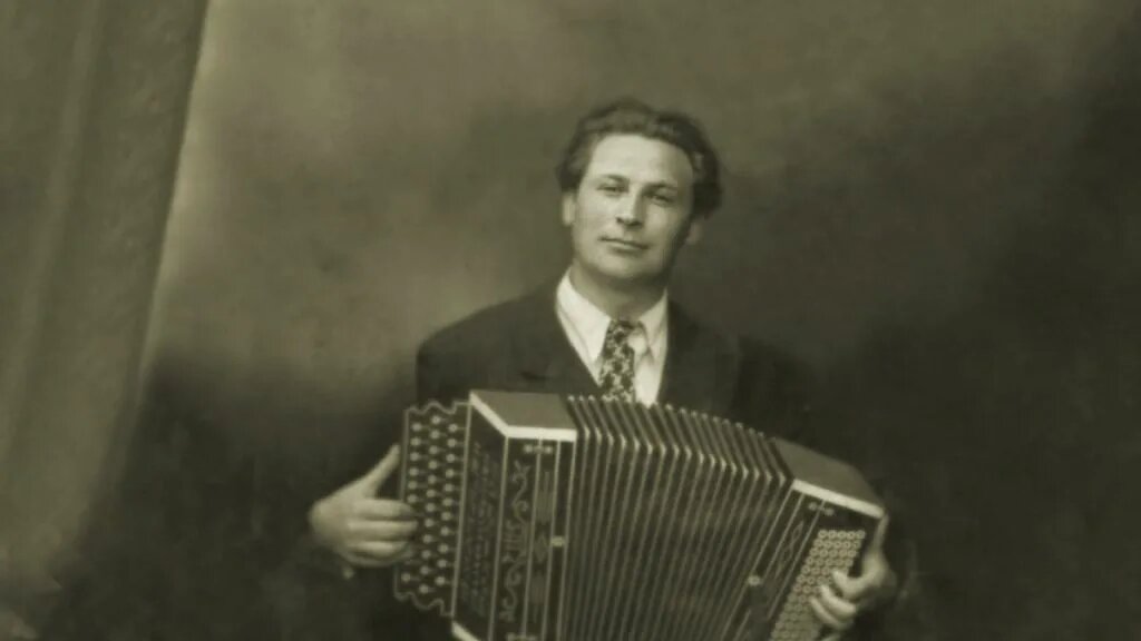 Алексей Фатьянов - военкор, поэт-песенник, всем гармонистам гармонист