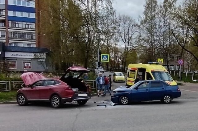    Отечественный автомобиль пострадал сильнее. Фото: Госавтоинспекция Кировской области