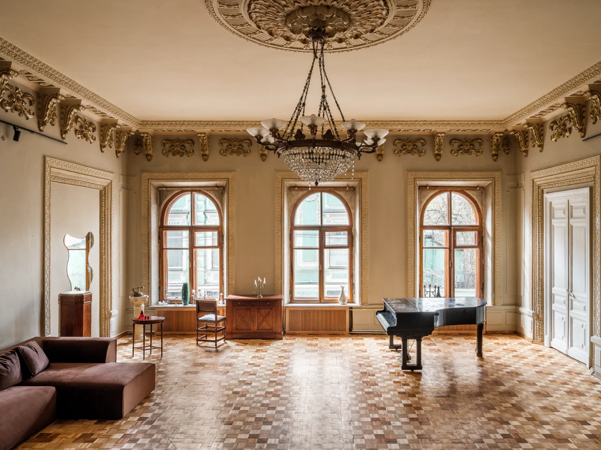 Детали изысканной отделки в особняке Хлудова