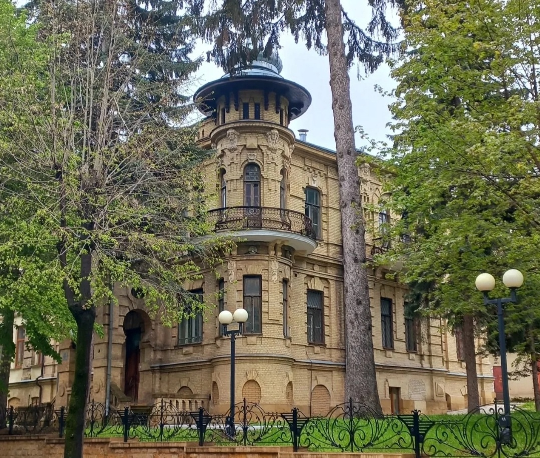 Дача Эльбрус на улице Герцена (дача Кундури)