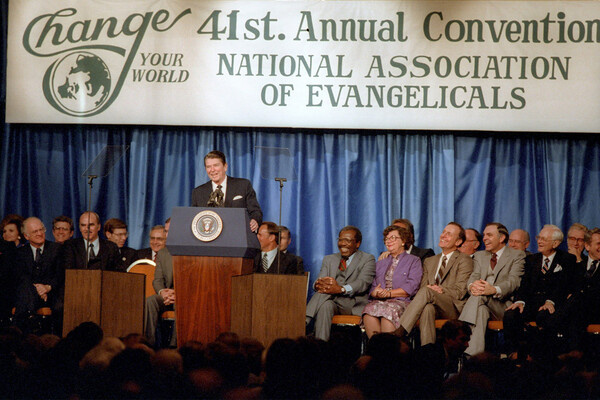    Рейган выступает с речью об «Империи зла» на конгрессе евангелистов / White House Photographic Collection/archives.gov