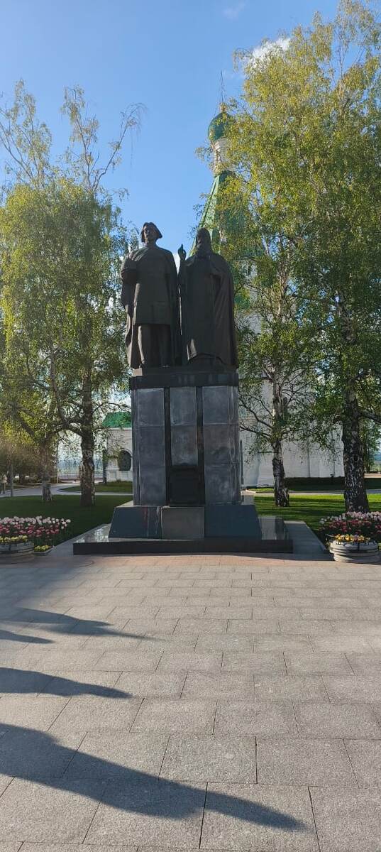  Памятник Минину и Пожарскому