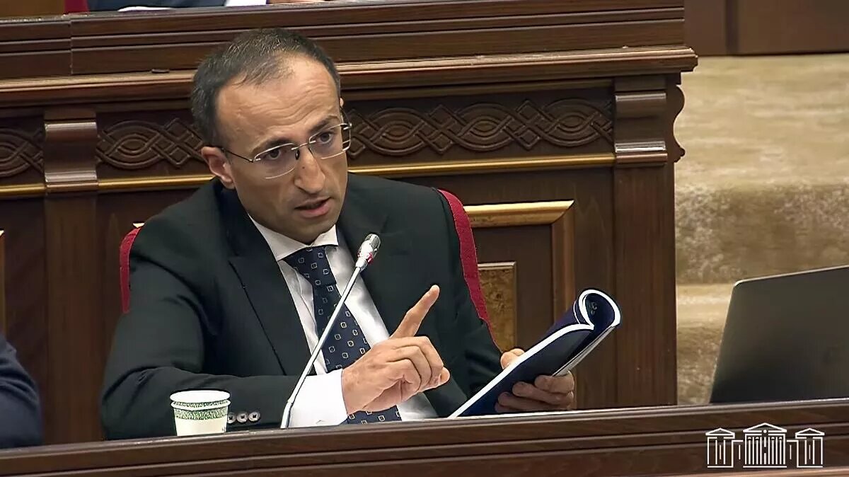 © Photo : press office of the Parliament of Armenia