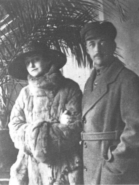 Елена Шиловская со своим первым супругом крупным советским военачальником Александром Шиловским.