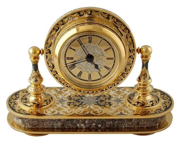 Настольные часы, изготовленные с применением золота, серебра и яшмы. 80-е годы прошлого века.