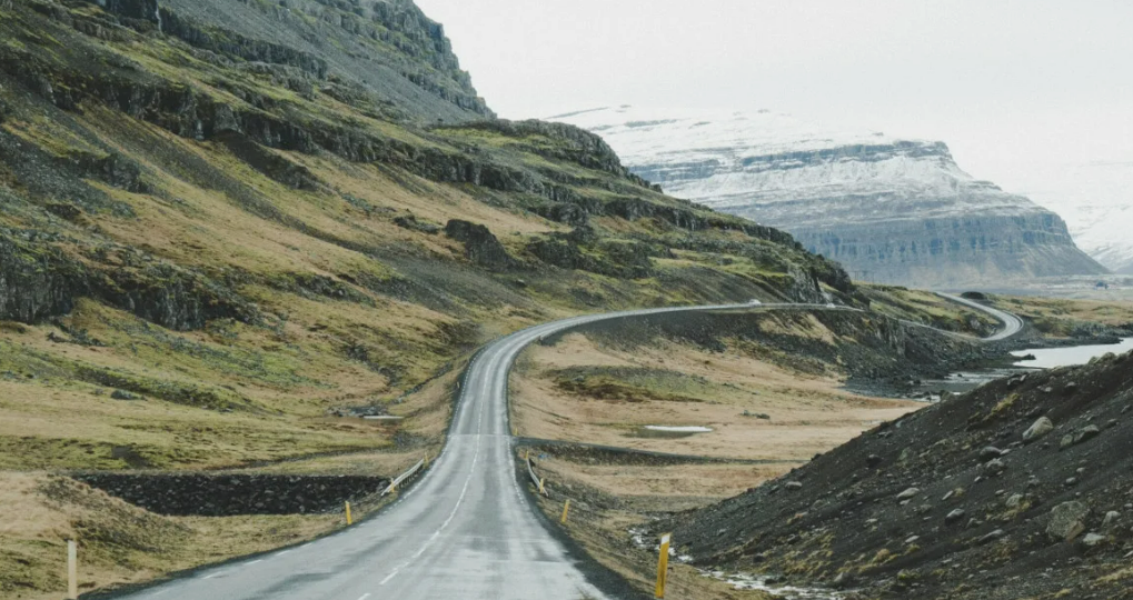 Когда скорость — не просто цифра: 5 самых быстрых дорог в мире