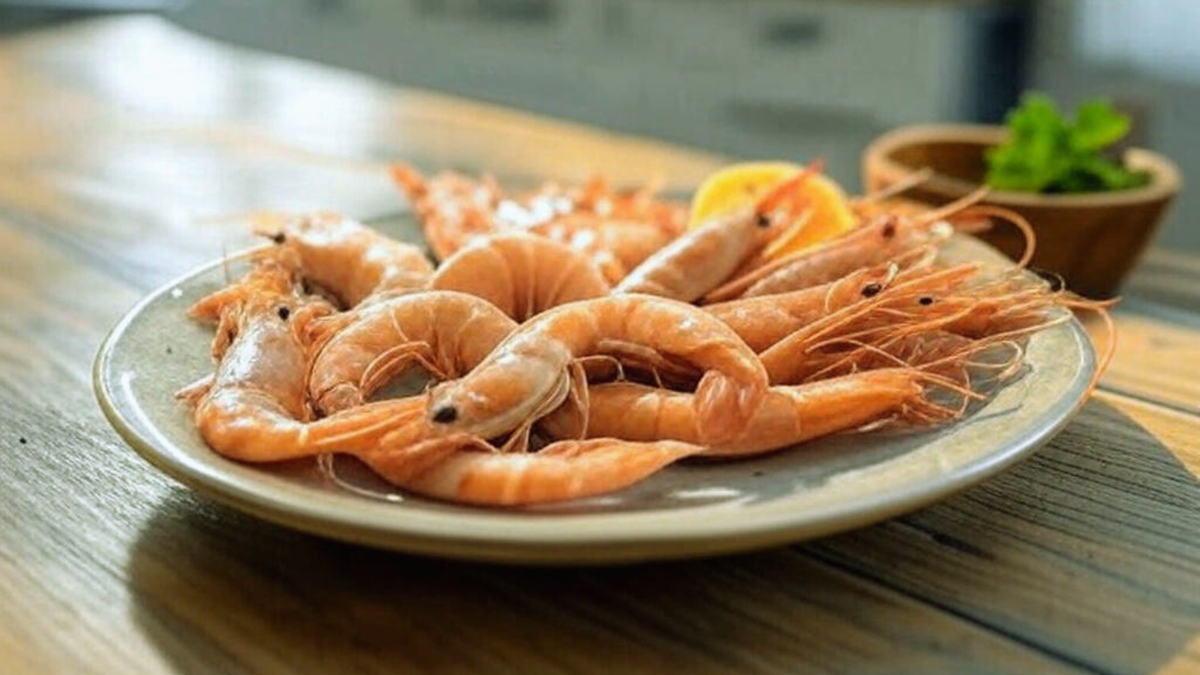 Морепродукты. Как приготовить морепродукты правильно. как пожарить креветки. Еда.