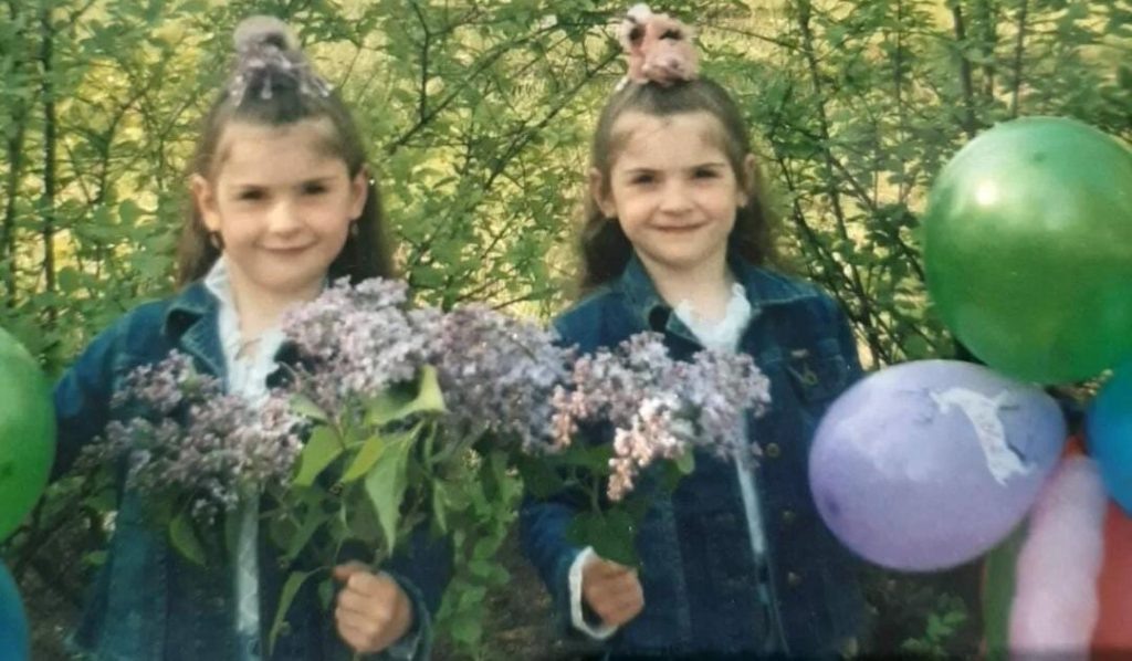    Близнецы Наташа и Даша Минаевы выросли в Быстрогорском. Фото из архива «РВ» Диана Огнева