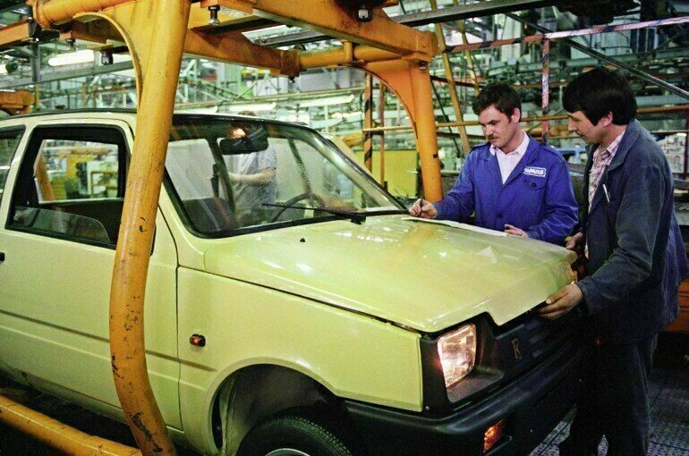 Российский автопром переживает не лучшие времена. После ухода западных брендов опустевшие заводы стали пристанищем для китайских компаний, которые активно осваивают новые территории. Однако не все предприятия нашли своих спасителей. Некоторые годами пылятся на рынке, превращаясь в символы упущенных возможностей. Заброшенные заводы России: от «Оки» до «Ставрополь-Авто».