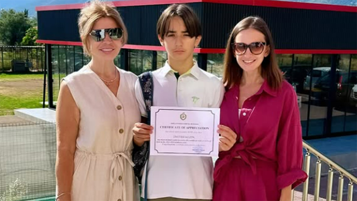 Ирина Агибалова с внуком Митей и дочкой Ритой на Кипре. Фото: соцсети Ирины Агибаловой