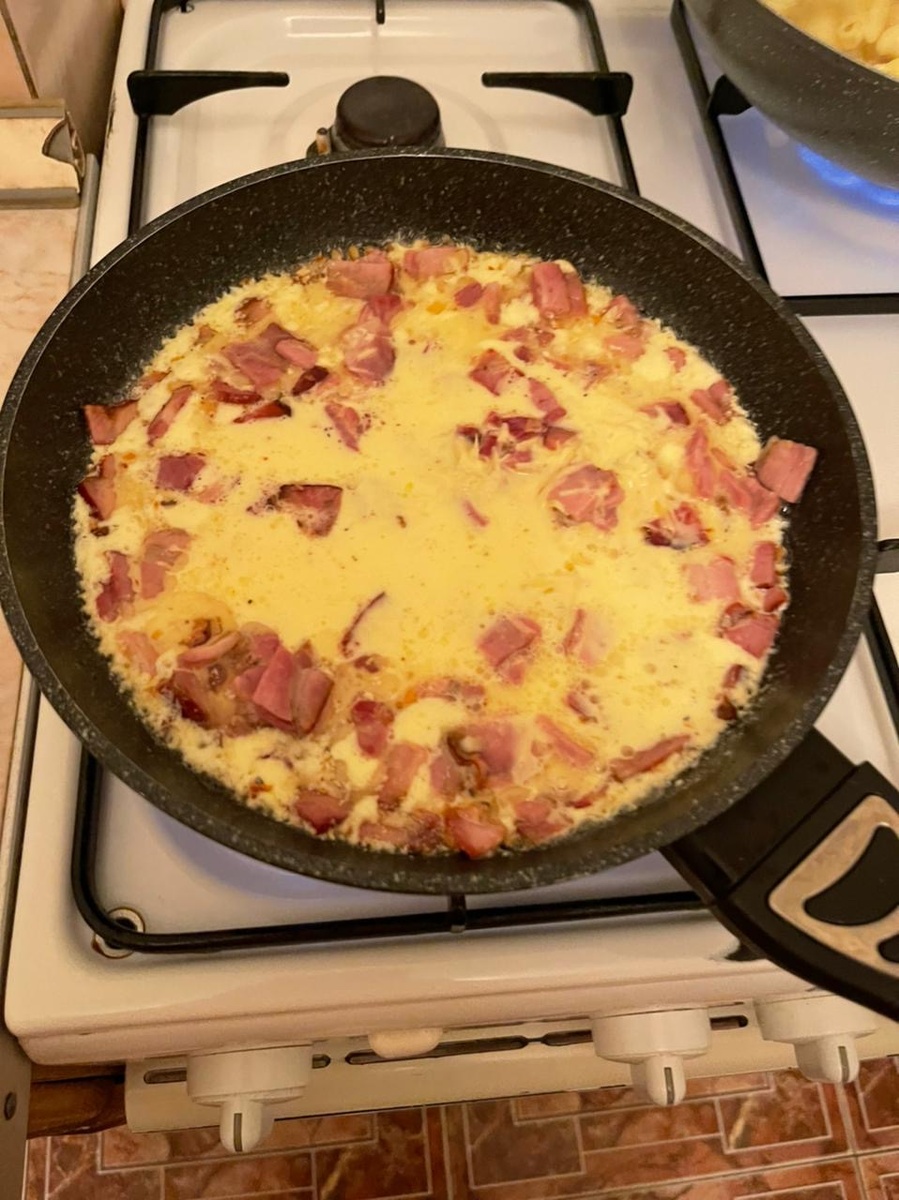 Добавили сливки с яйцами