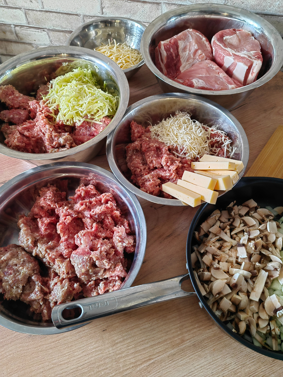 Миски с заготовками