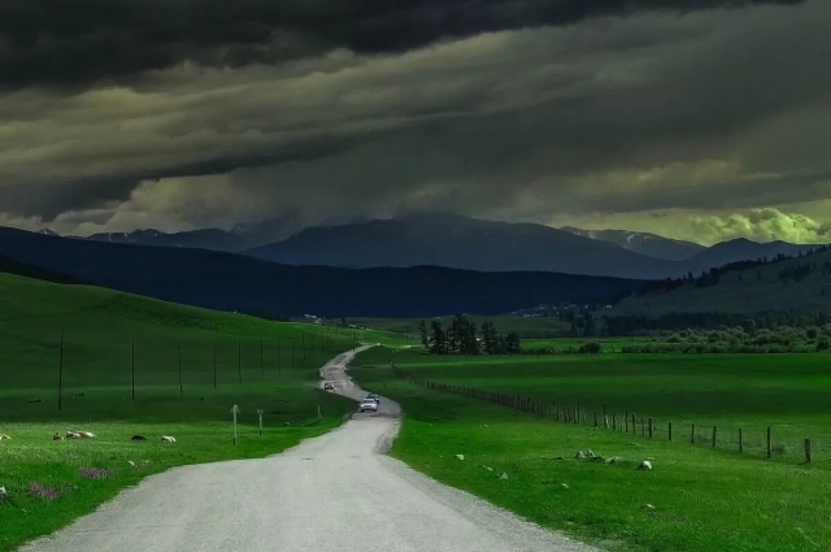    В Республике Алтай объявили штормовое предупреждение из-за грозы и града