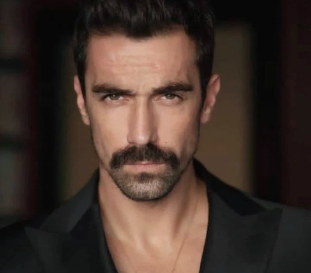 Ибрагим Челиккол, исполнитель роли Ферхата. Фото конца 2024 года из Инстаграм* /*запрещенная в России соцсеть; принадлежит компании Meta, признанной экстремистской организацией и запрещенной в РФ