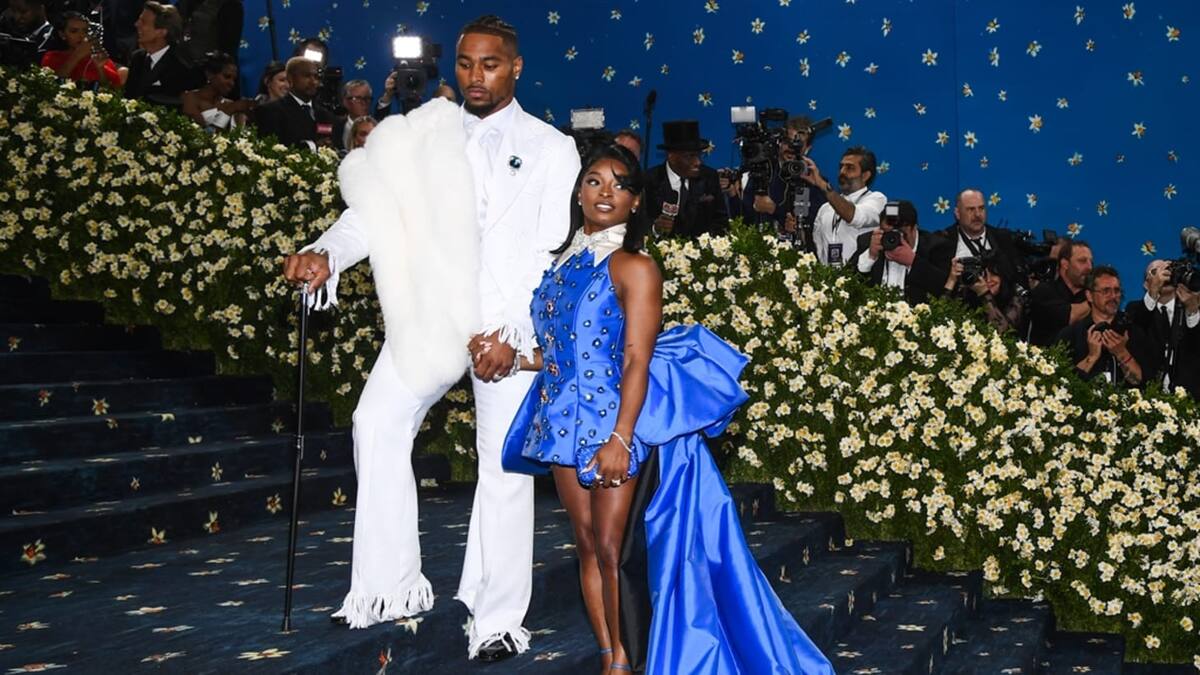 
Фото: Anthony Behar/Sipa USA
Cемикратная олимпийская чемпионка по спортивной гимнастике Симона Байлз посетила Мет Гала вместе с мужем Джонатаном Оуэнсом