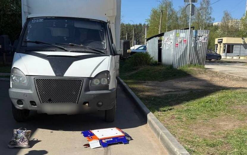    Грузовик сбил женщину на тротуаре по ул. Труда в Ижевске