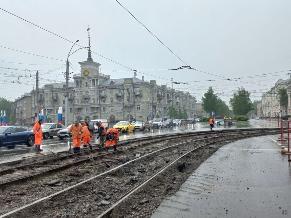    Ремонт трамвайных путей на пл. Октября. Источник: barnaul.org