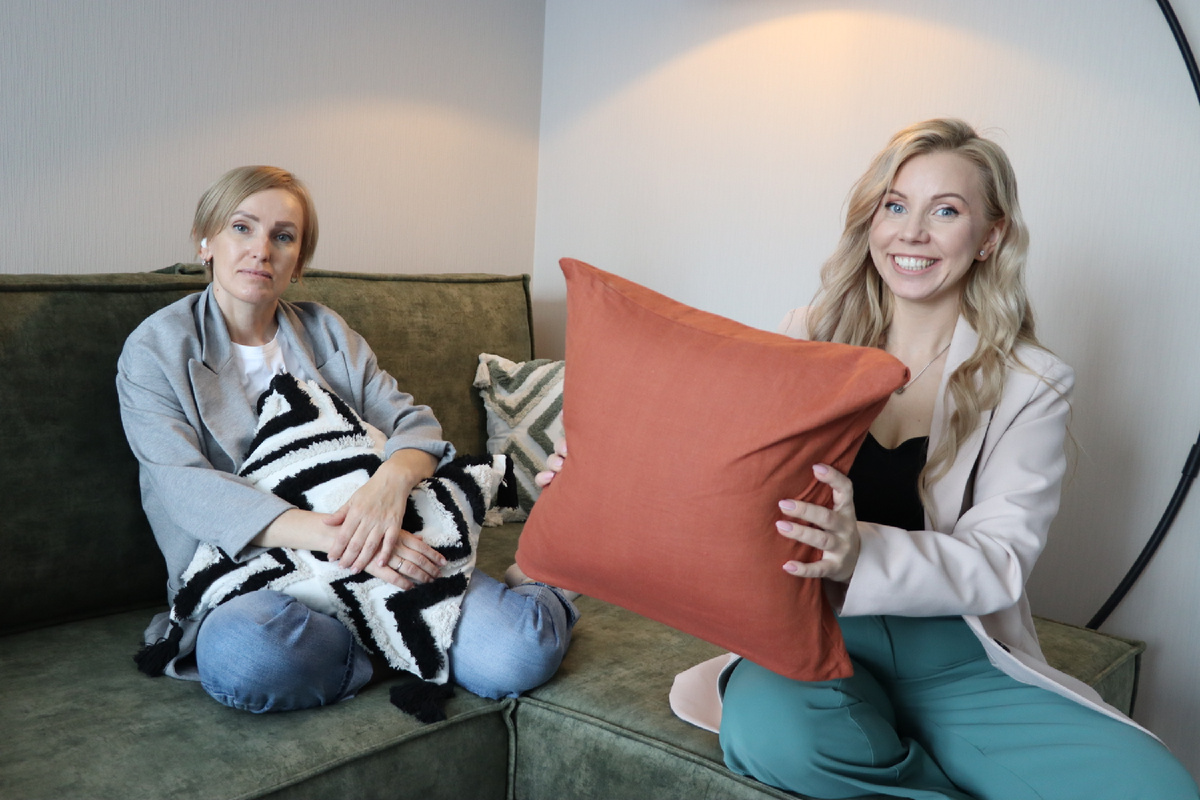 Яна - куратор на нашем курсе по хоумстейджингу "От А до Я".  Хоумстейджеры Яна и Анна