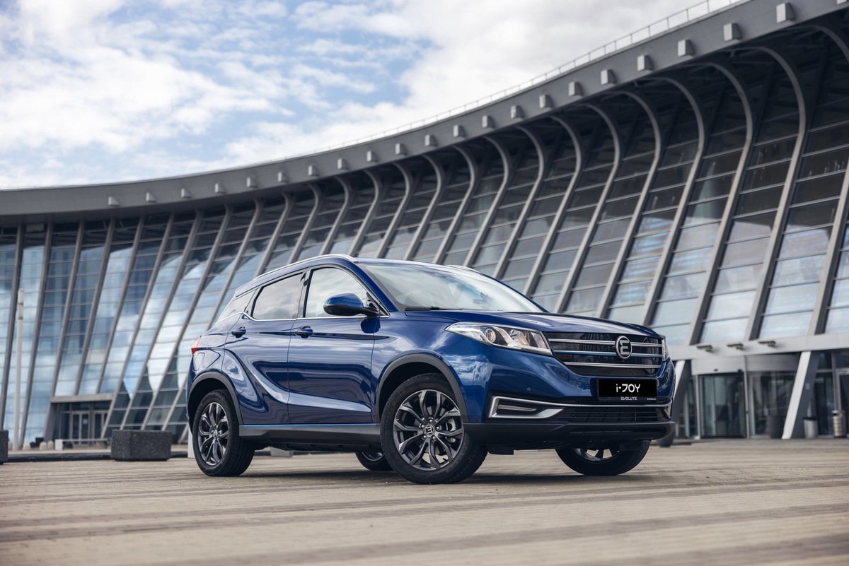    В комплектацию Evolute i-Joy входят 18-дюймовые колеса. Клиренс переднеприводного кроссовера — 180 мм