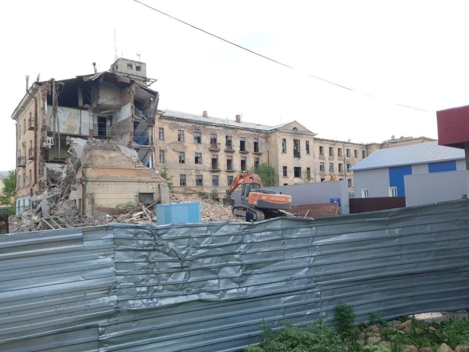    Снос гостиницы "Алей". Источник: Дмитрий Рогозников