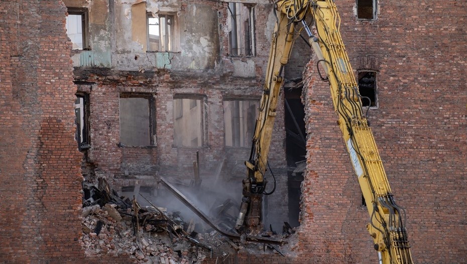    Демонтаж дома на Большой Пушкарской улице в Петербурге, архивное фото для иллюстрации. Автор фото: Сергей Ермохин / "Деловой Петербург"