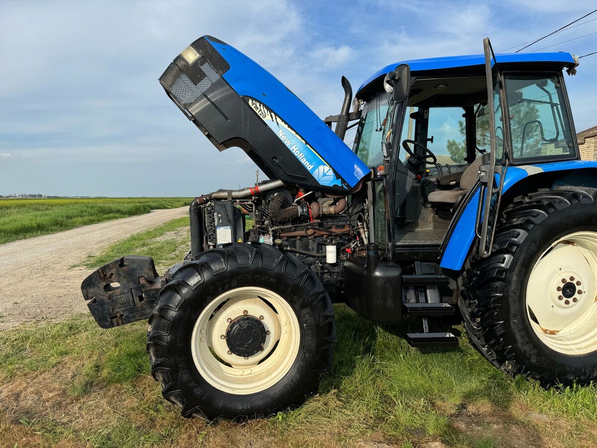 New Holland TM120