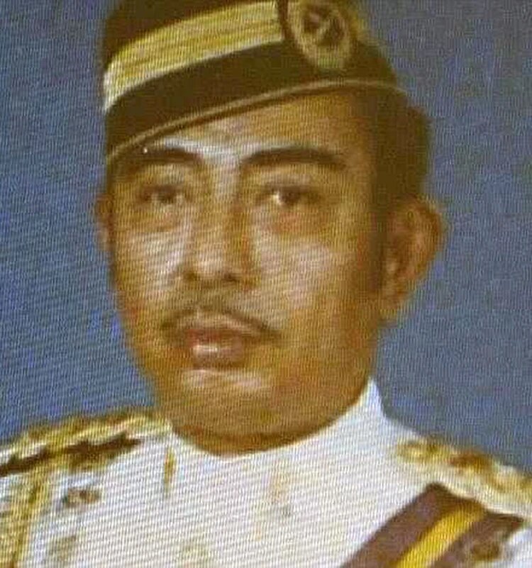 Проследив свою ДНК, Кит был поражен, узнав, что на самом деле он незаконно рожденный первенец 33-го султана Перака