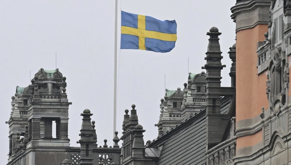 Шведский флаг приспущен на Rosenbad, резиденции шведского правительства © dpa