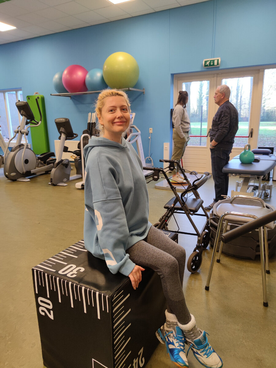 СВЕТОЛЬДА В ТРЕНАЖЁРНОМ ЗАЛЕ. Открытый источник.