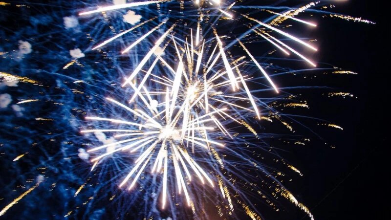     Салют в Барнауле, 9 мая 2025 года Дмитрий Лямзин