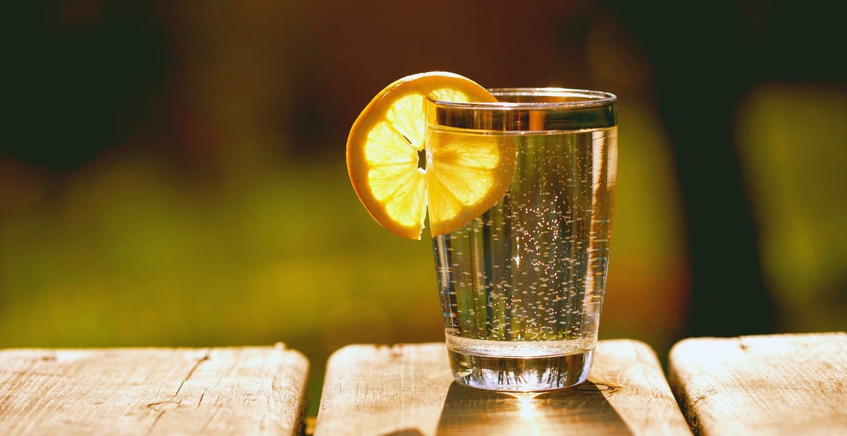 вода с лимоном