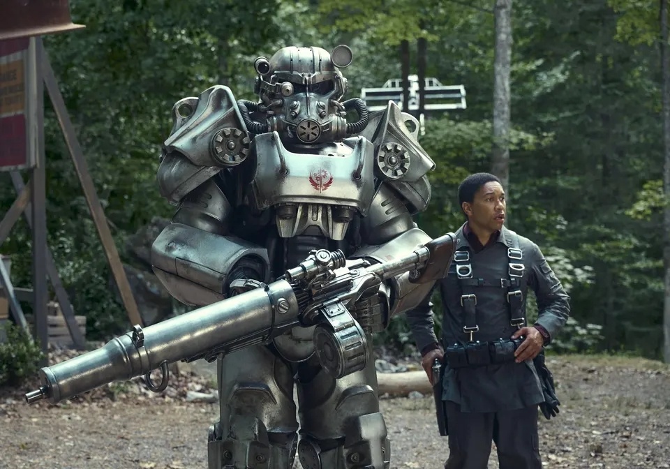    Максимус (справа)