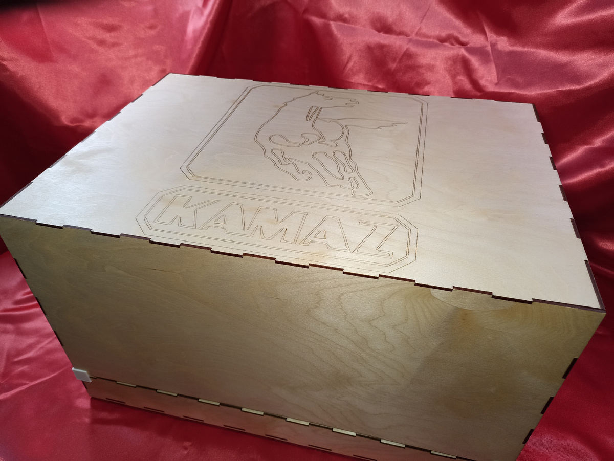 Крышка минибара диспенсера наливатора КамАЗ, вид сбоку